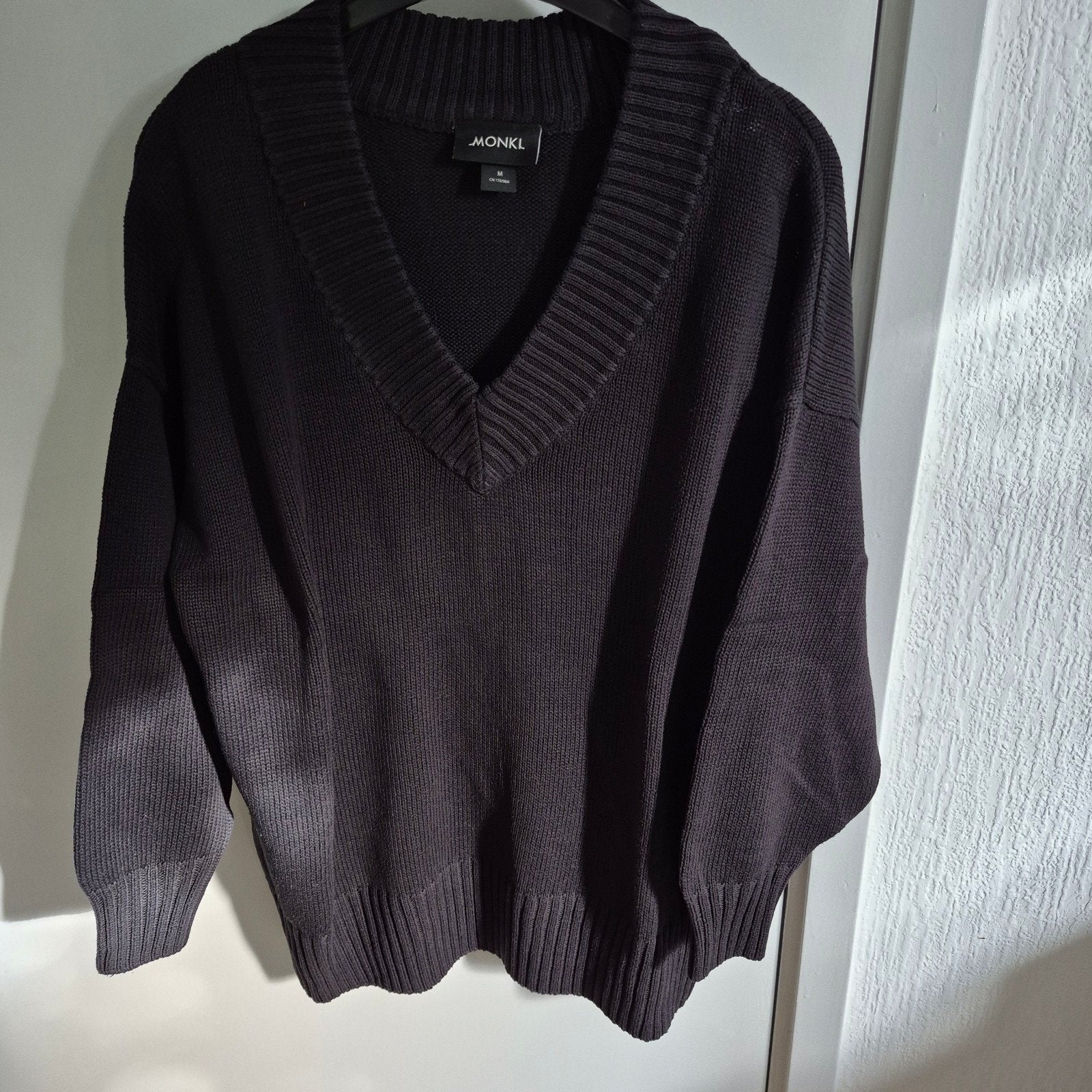 MONKI dames zwarte trui maat M, Maat 38/40 (M), Zwart, Ophalen of Verzenden, Zo goed als nieuw