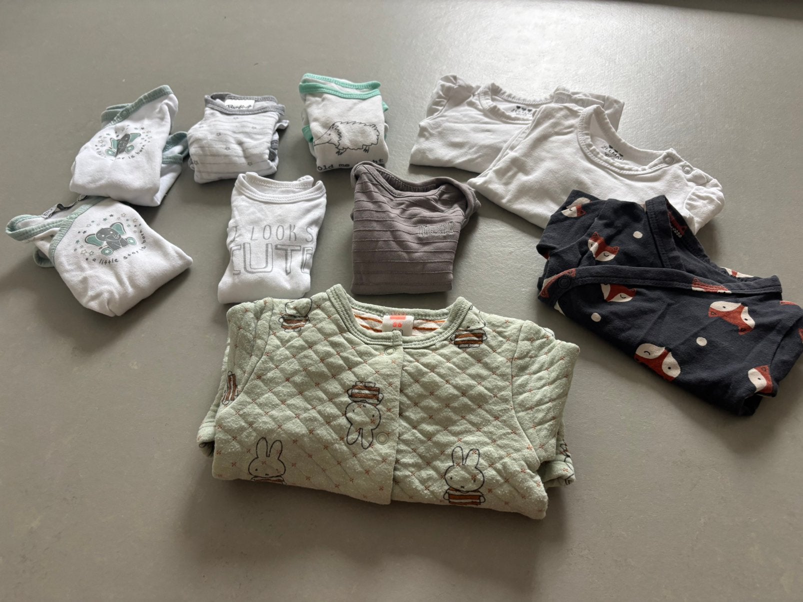 babypakket / kledingpakket maat 50/56 unisex overslagrompers, Kinderen en Baby's, Ophalen of Verzenden, Zo goed als nieuw