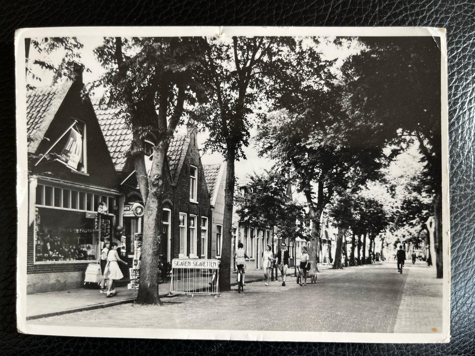 Ansichtkaart Dorpsstraat Vlieland, Ophalen of Verzenden, 1940 tot 1960, Gelopen