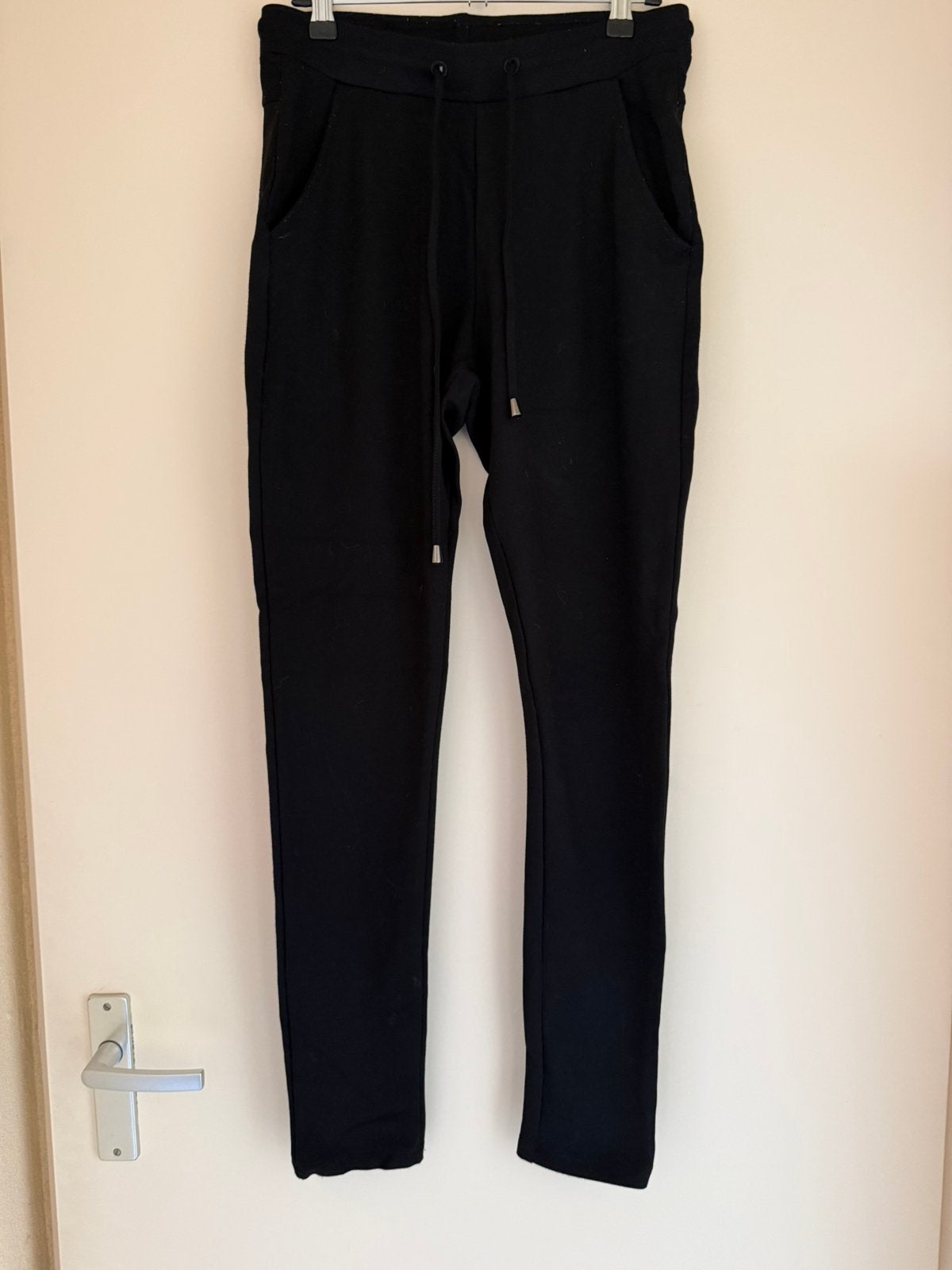 Zwarte broek van Norah in maat 36, Kleding | Dames, Verzenden, Zwart, Zo goed als nieuw, Maat 36 (S)