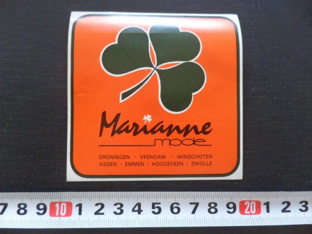 sticker MARIANNE Mode Groningen Veendam Assen Emmen, Verzamelen, Stickers, Ophalen, Zo goed als nieuw