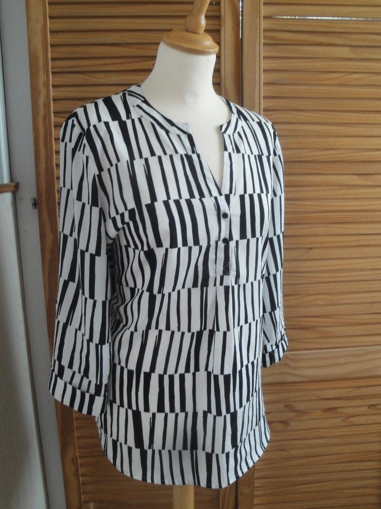 Wit/zwarte blouse WITTEVEEN maat 44 (z.g.a.n.), Kleding | Dames, Meerkleurig, Maat 42/44 (L), Ophalen of Verzenden, Zo goed als nieuw