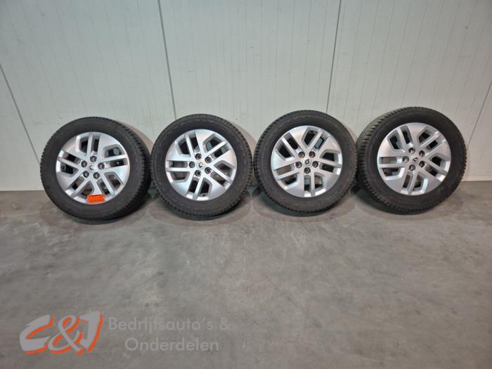 Sportvelgenset + banden van een Renault Trafic, Gebruikt, -, -, Ophalen of Verzenden