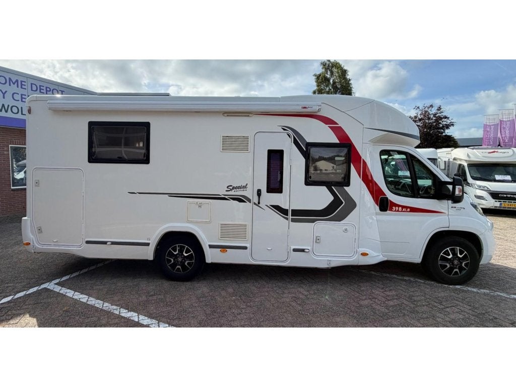 Challenger Special Edition 398 XLB Queensbed Hefbed DakAirco, Caravans en Kamperen, Luifel, Fiat, 7 tot 8 meter, Bedrijf