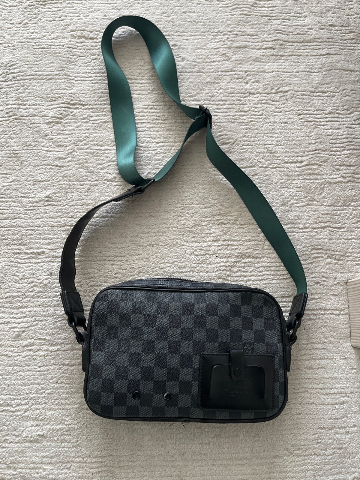 Louis Vuitton Schoudertasje - Damier Graphite Canvas, Ophalen of Verzenden, Zo goed als nieuw, Zwart, Schoudertasje