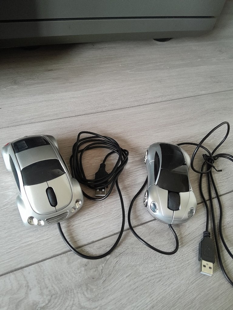 2 VERLICHTE muizen in de vorm van een auto met verlichting, Computers en Software, Muizen, Ophalen of Verzenden