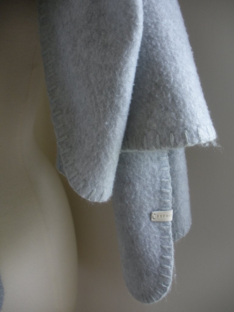 ESPRIT sjaal omslagdoek licht grijs fleece, Maat 46/48 (XL) of groter, Ophalen of Verzenden, Zo goed als nieuw, Sjaal