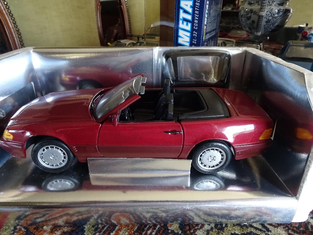 MOOIE OUDE  MERSEDES BENZ  500 SL  REVELL IN ORGINELE   DOOS, Hobby en Vrije tijd, Modelauto's | 1:18, Ophalen of Verzenden, Zo goed als nieuw