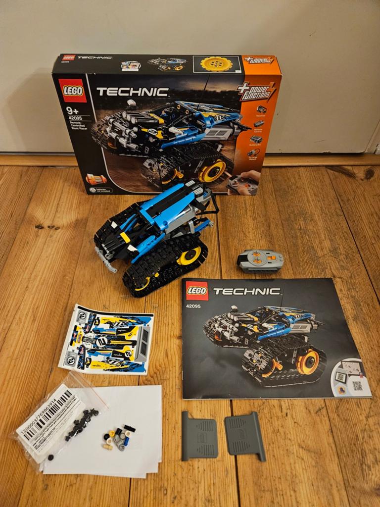 Lego Technic 42095 RC Stunt Racer met doos en boekje, Lego, Compleet, Ophalen of Verzenden, Zo goed als nieuw