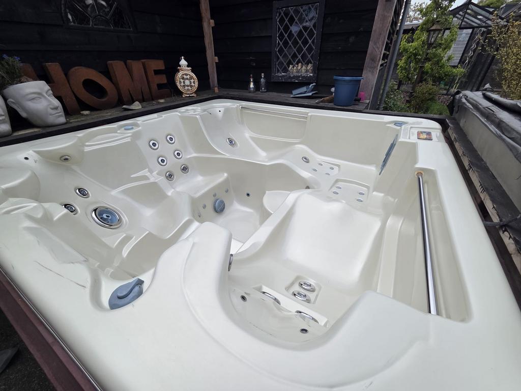 Fonteyn Saturn 240x240, Tuin en Terras, Bubbelbaden en Hottubs, Ophalen, Gebruikt, Filter, Vast