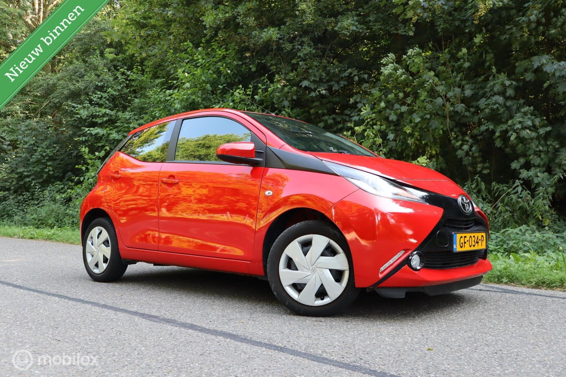 Toyota Aygo 1.0 VVT-i x-play | Camera | Carplay | ESP | NAVI, Auto's, Toyota, Euro 5, 4 stoelen, Origineel Nederlands, 24 km/l