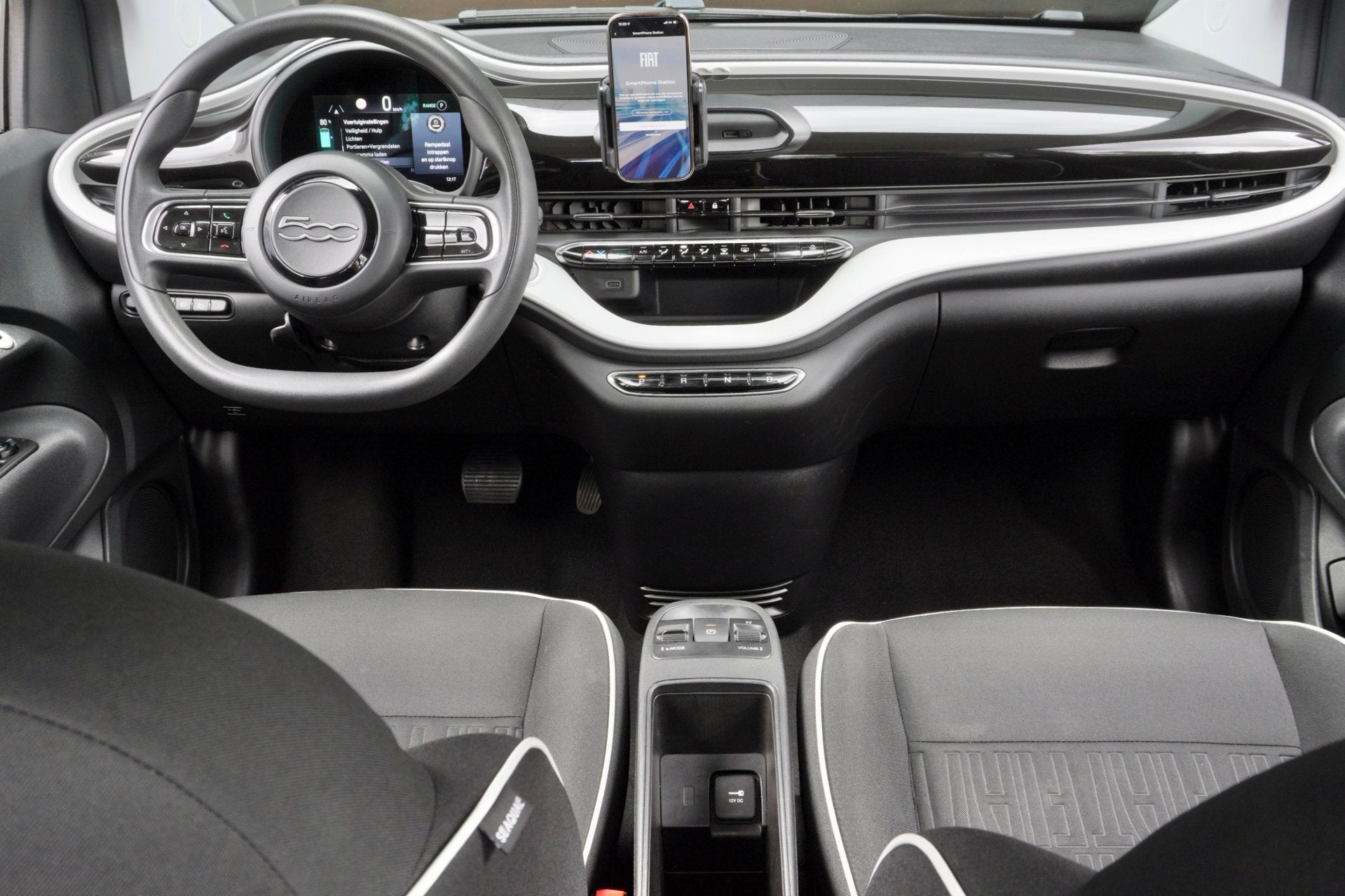 Fiat 500 Action 24 kWh SOH 95%|Uconnect|Cruise, Auto's, Fiat, Stof, Gebruikt, Zwart, 95 pk
