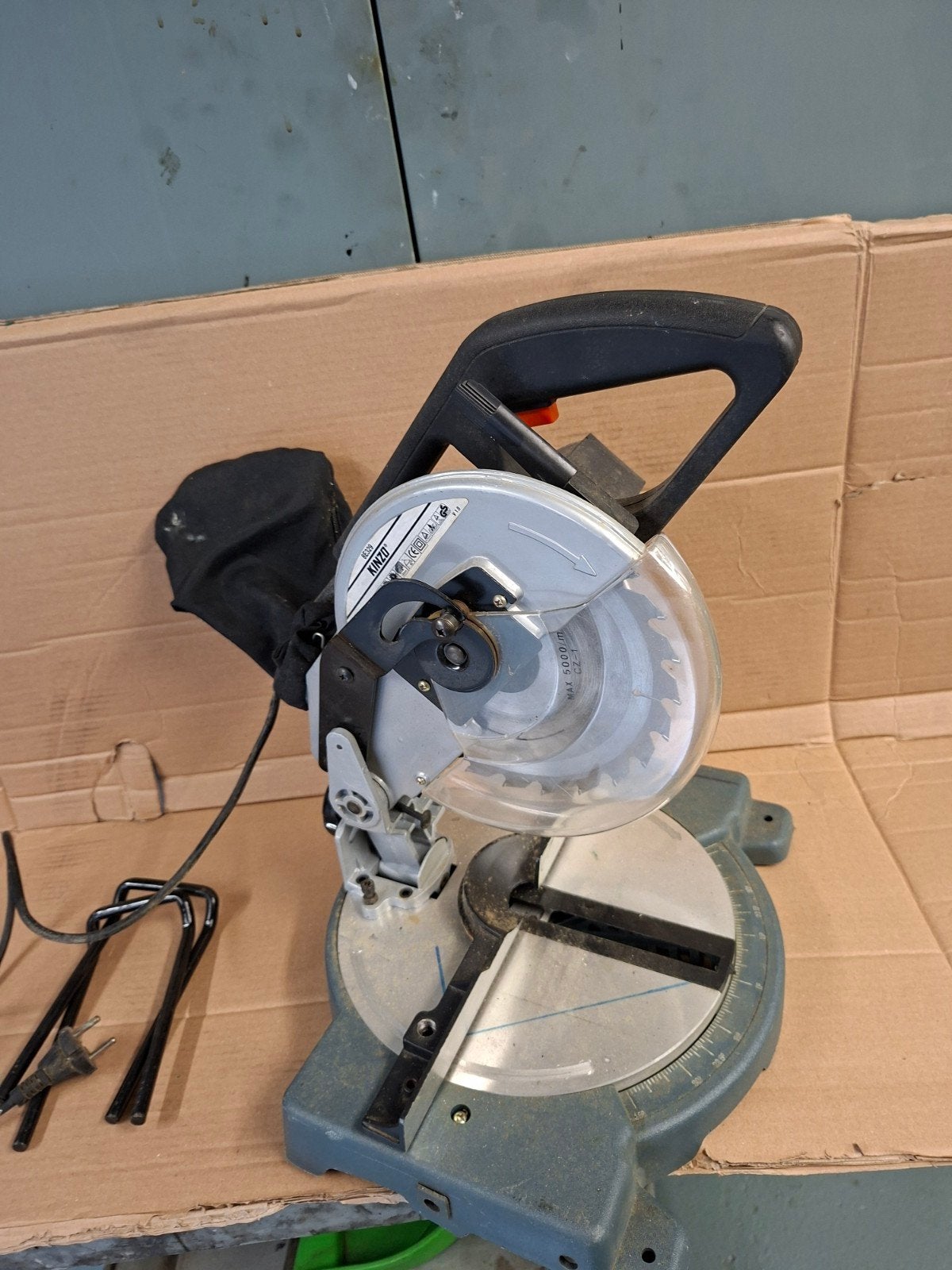 Kinzo Afkortzaag - Gebruikt, Doe-het-zelf en Verbouw, Ophalen, Gebruikt, Kinzo, Afkortzaag