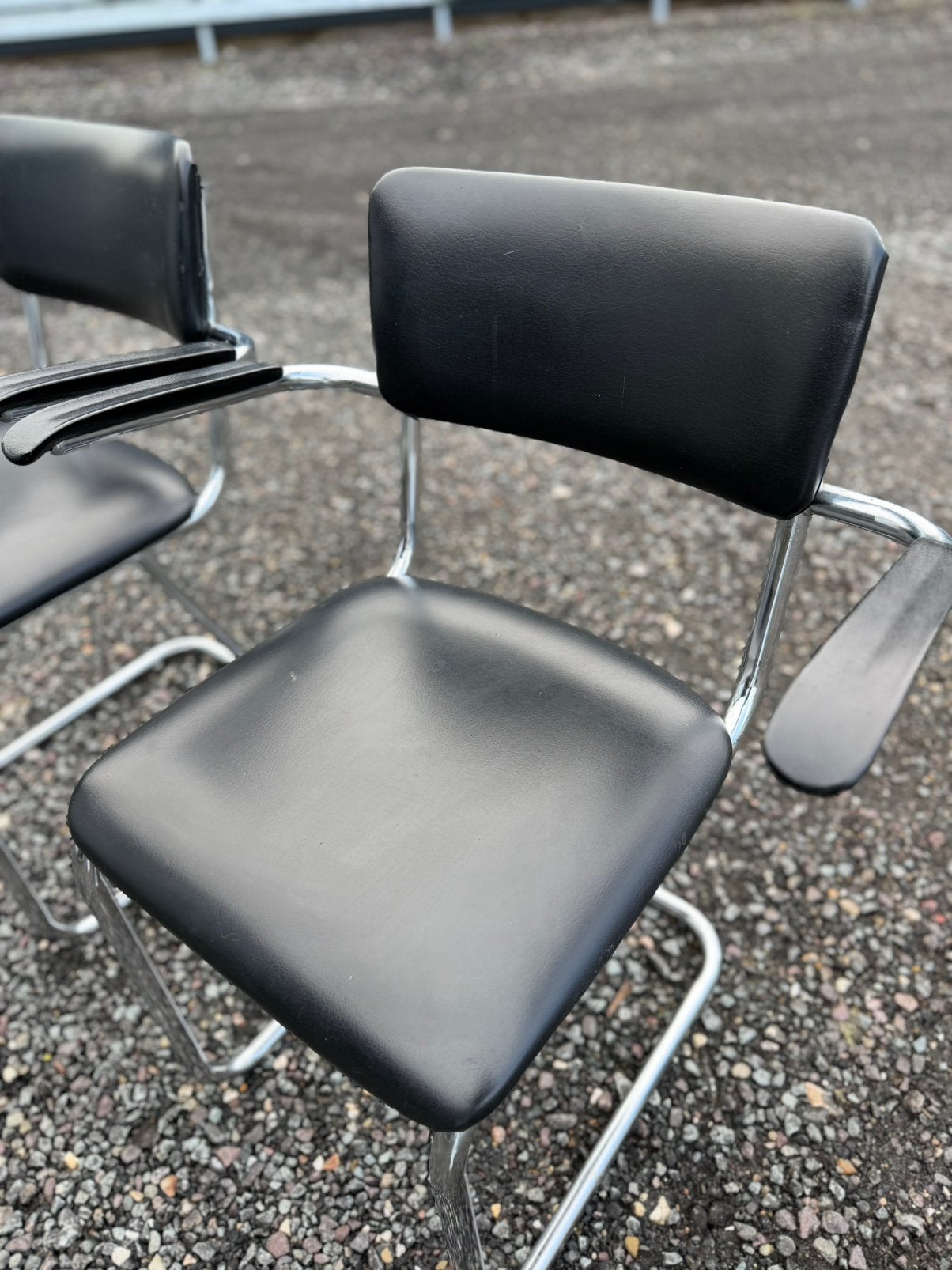 Set van 2 Vintage Gispen Buisframe Stoelen Model 208 Skai, Ophalen, Kunststof, Gebruikt, Zwart
