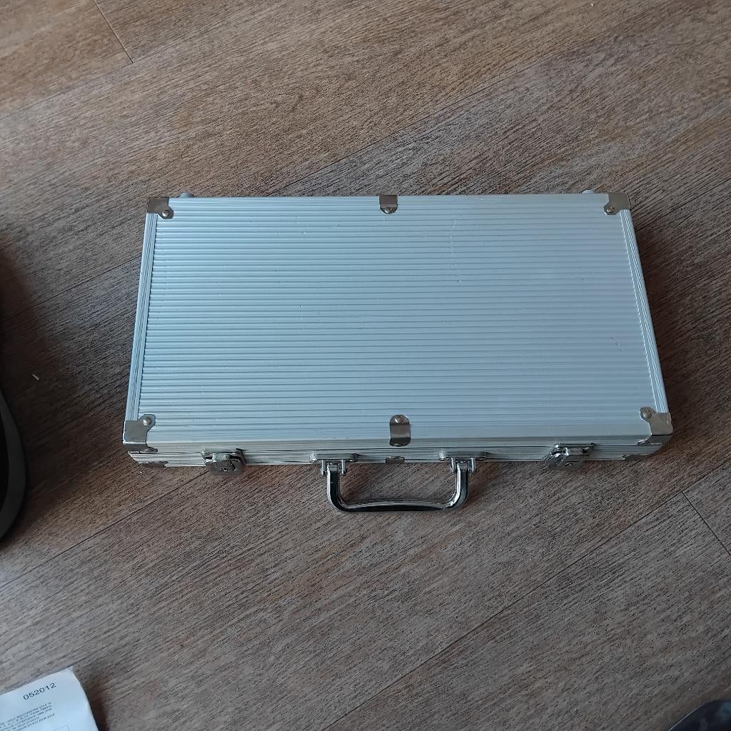 Poker spel in metalen koffer, Ophalen, Zo goed als nieuw