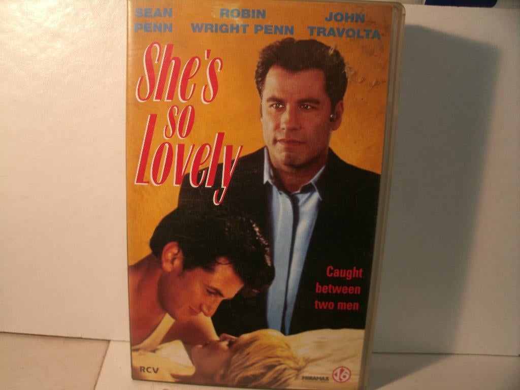 vhs 199b she's so lovely, Cd's en Dvd's, Alle leeftijden, Ophalen of Verzenden, Gebruikt, Komedie