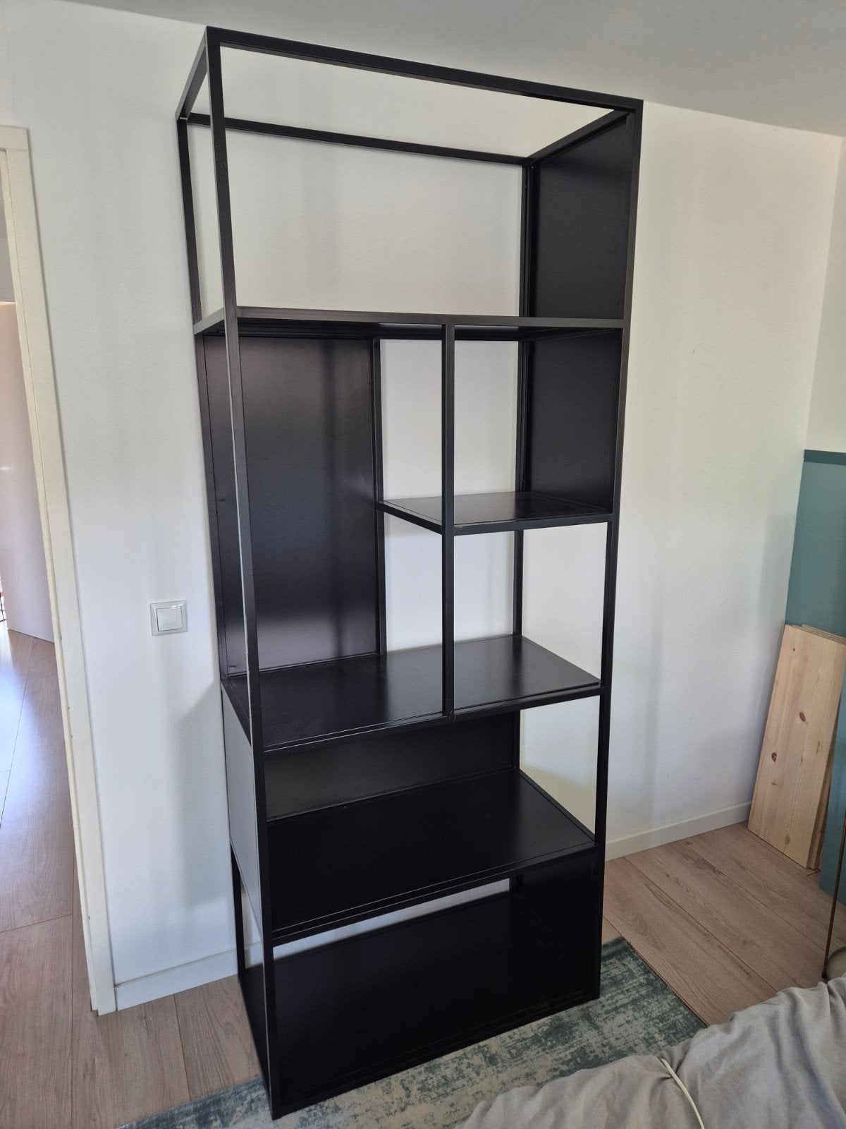 Zwarte stalen kast, Ophalen, Met plank(en), Gebruikt, 200 cm of meer