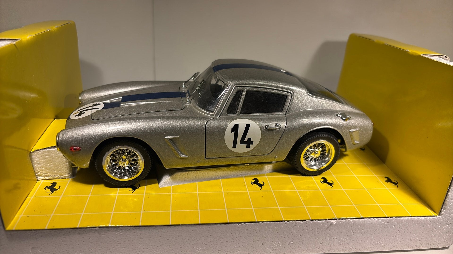 Ferrari 250 gt berlinetta 61 revell 1.18, Revell, Ophalen of Verzenden, A, A