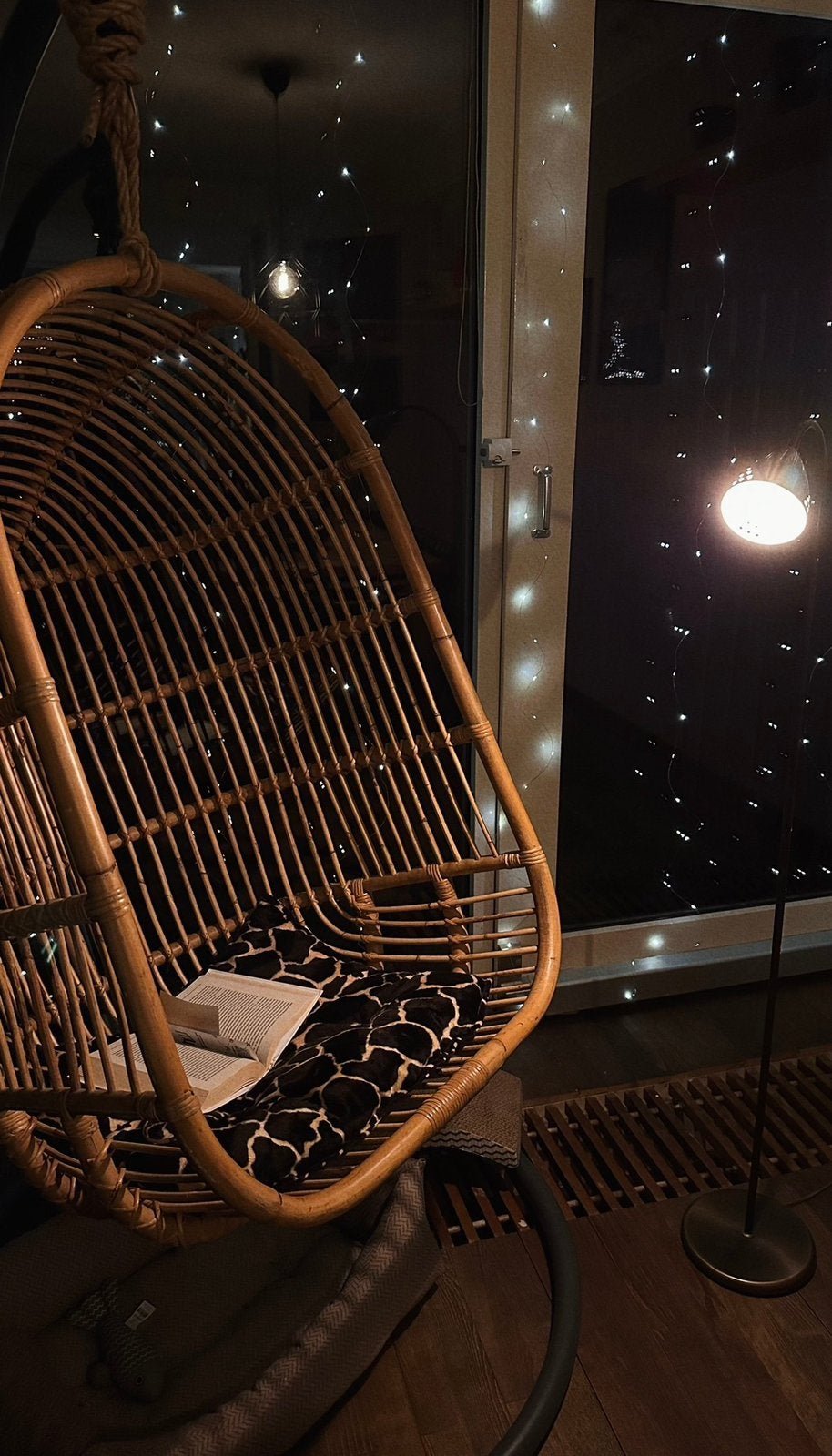 Hangstoel rotan, Huis en Inrichting, Ophalen of Verzenden, Zo goed als nieuw, Overige kleuren, Eén
