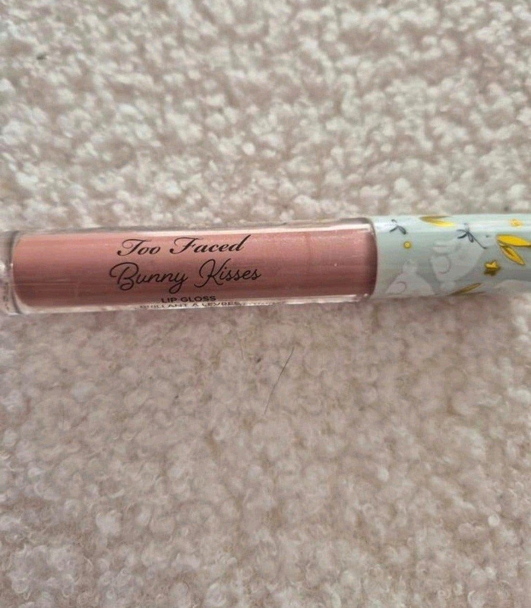 Too Faced Bunny Kisses lip gloss! Makeup, tassen,, Ophalen of Verzenden, Nieuw, Lippen, Make-up