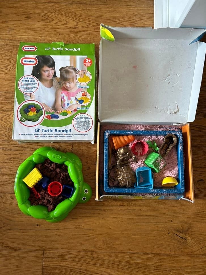Speelzand met zandbakjes en vormen, Ophalen of Verzenden, Zo goed als nieuw, Jongen of Meisje