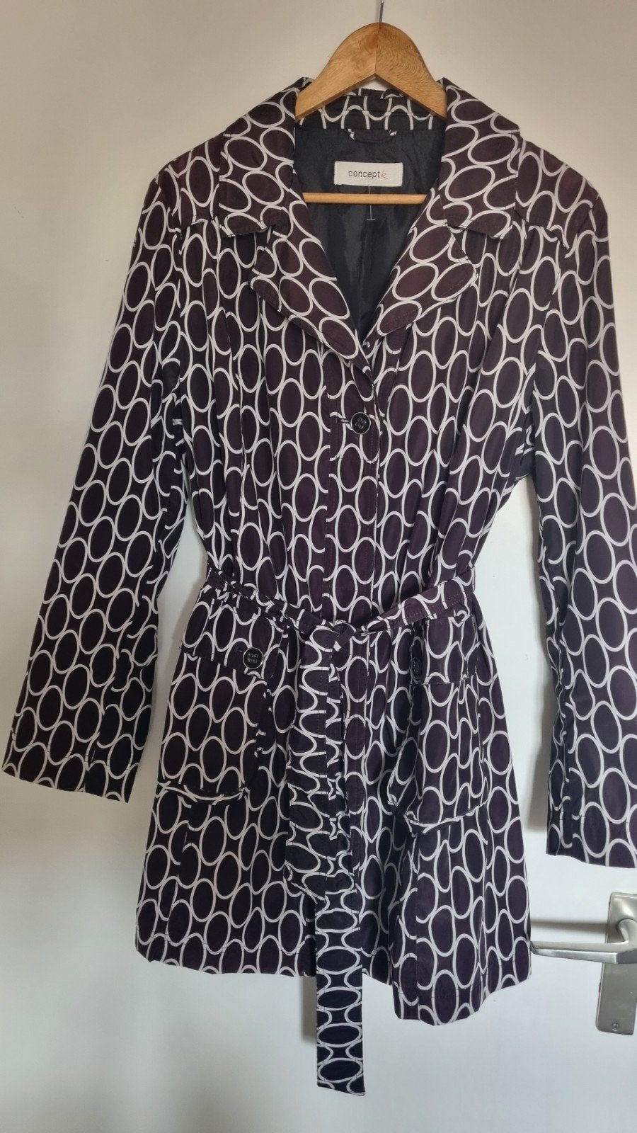 Concept K Dames Jas Maat 46 - Bruin met Witte Cirkels, Kleding | Dames, Jassen | Zomer, Concept K, Ophalen of Verzenden, Zo goed als nieuw