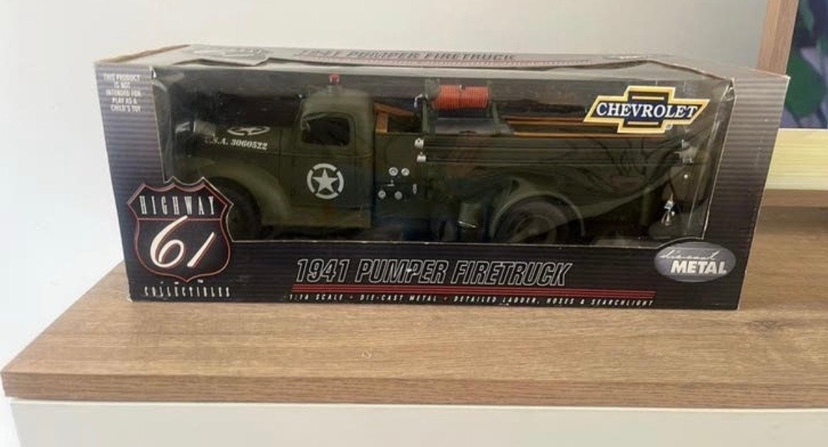 Highway 61 1941 Pumper Firetruck Chevrolet con Die-cast 1:16, Ophalen of Verzenden, Overige merken