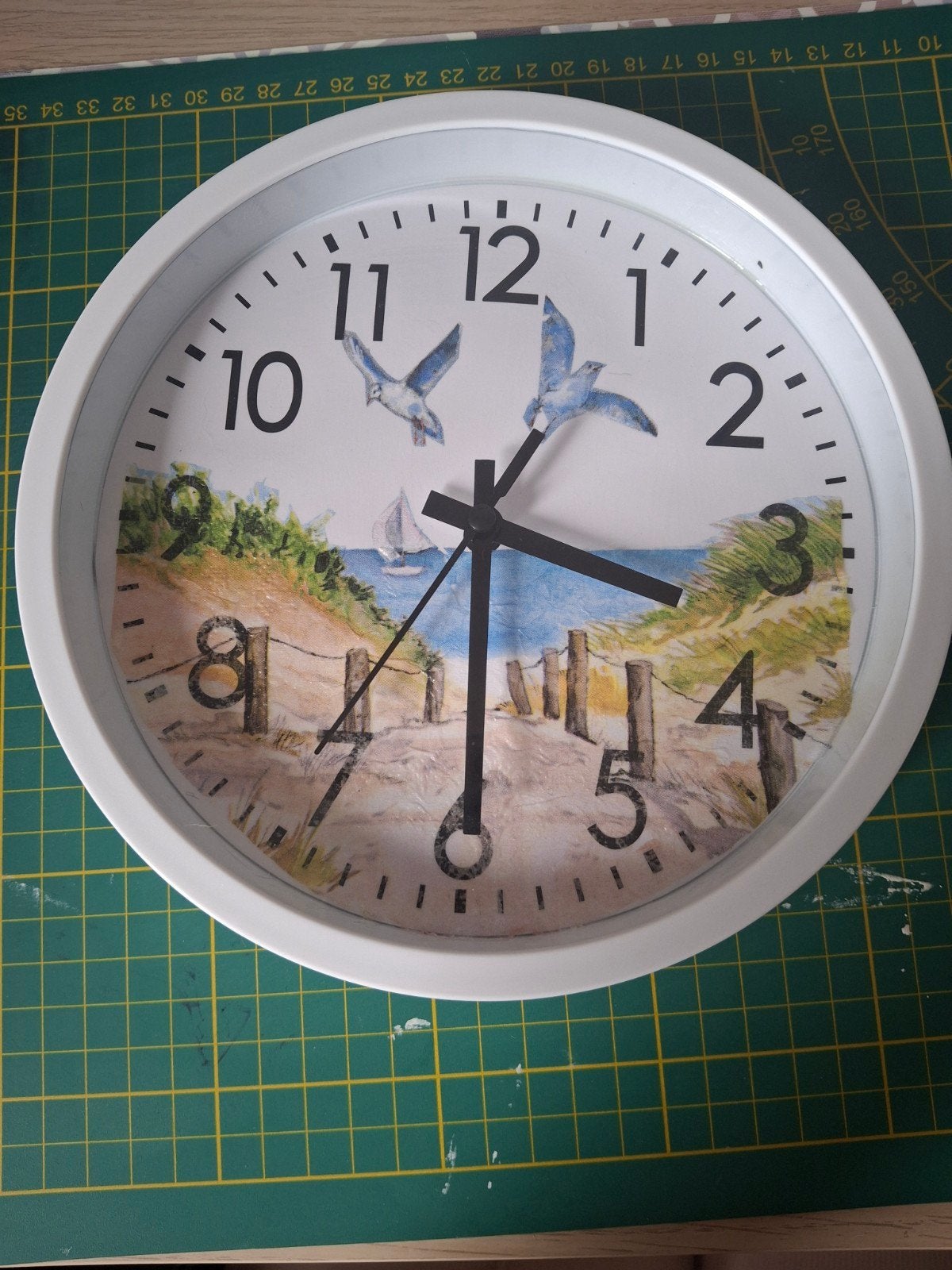 Wandklok met strandtafereel en meeuwen, Wit, Analoog, Werkt op batterijen, Ophalen of Verzenden