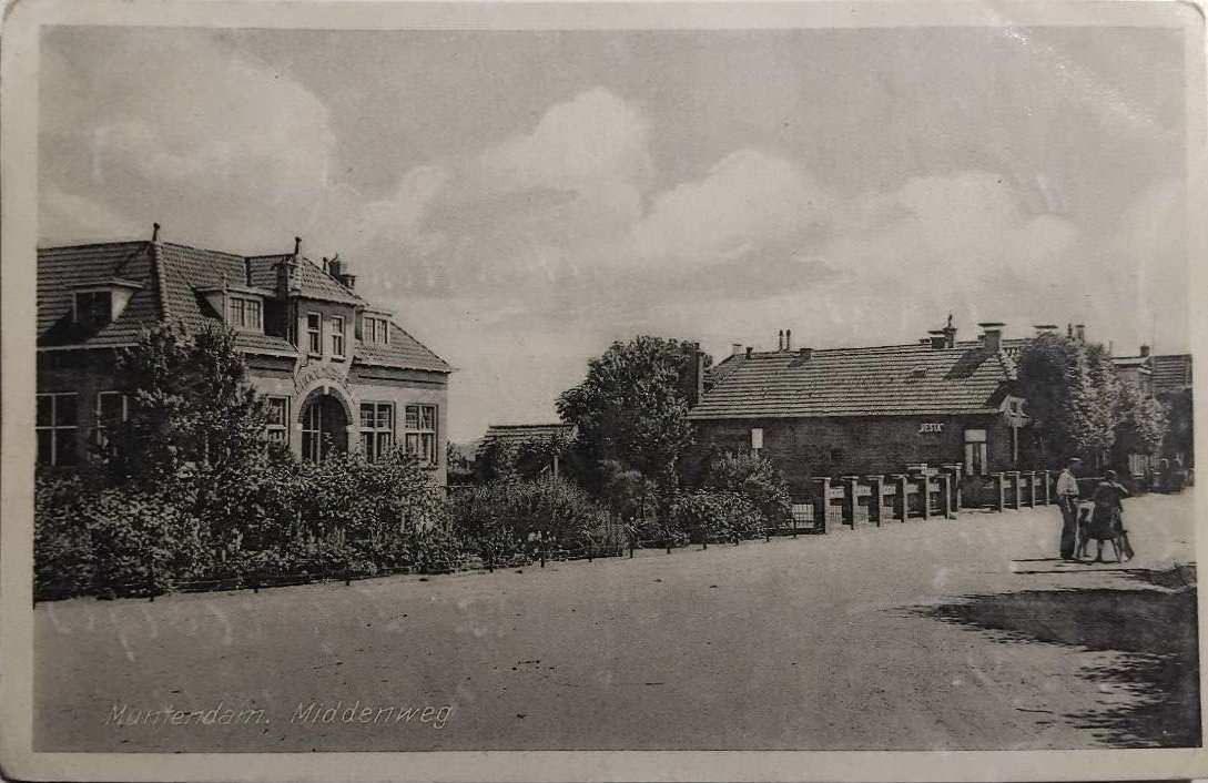 Fotokaart Muntendam, Middenweg – Met Veldpost 1939/1940, Ophalen of Verzenden, 1920 tot 1940, Gelopen, Groningen