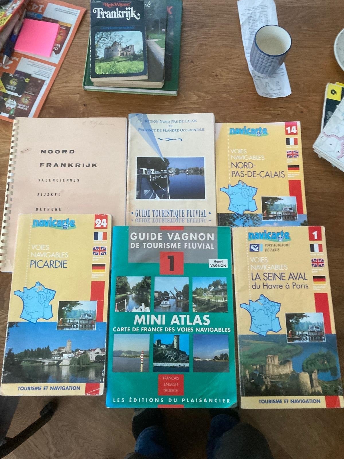 Diverse Franse reisgidsen en kaarten (Navicarte, Vagnon), Europa, Ophalen of Verzenden, Reisgids of -boek, Gelezen