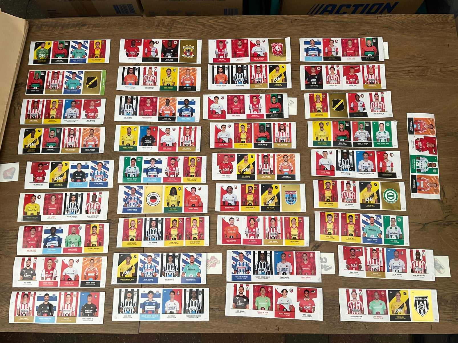 Ca 50/52 Plus voetbal plaatjes voetbal sticker boekjes, Verzamelen, Supermarktacties, Plus, Ophalen