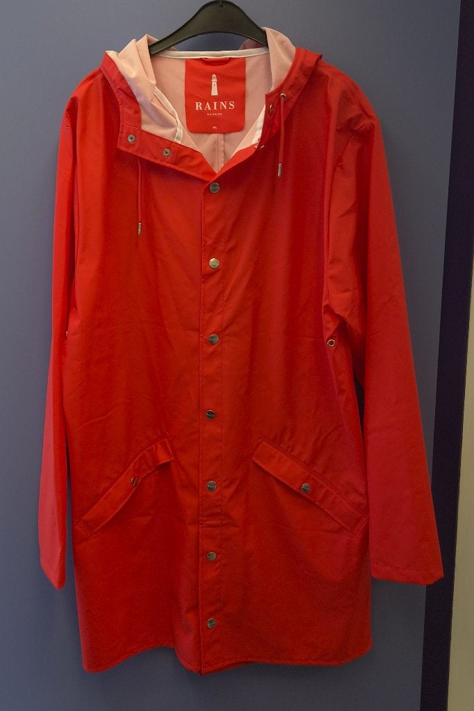 Rains lange regenjas knal rood maat M/L unisex zgan! 51996, Kleding | Dames, Maat 38/40 (M), Rains, Jens Olsens Vej 13, 8200 Aarhus N, Denemarken