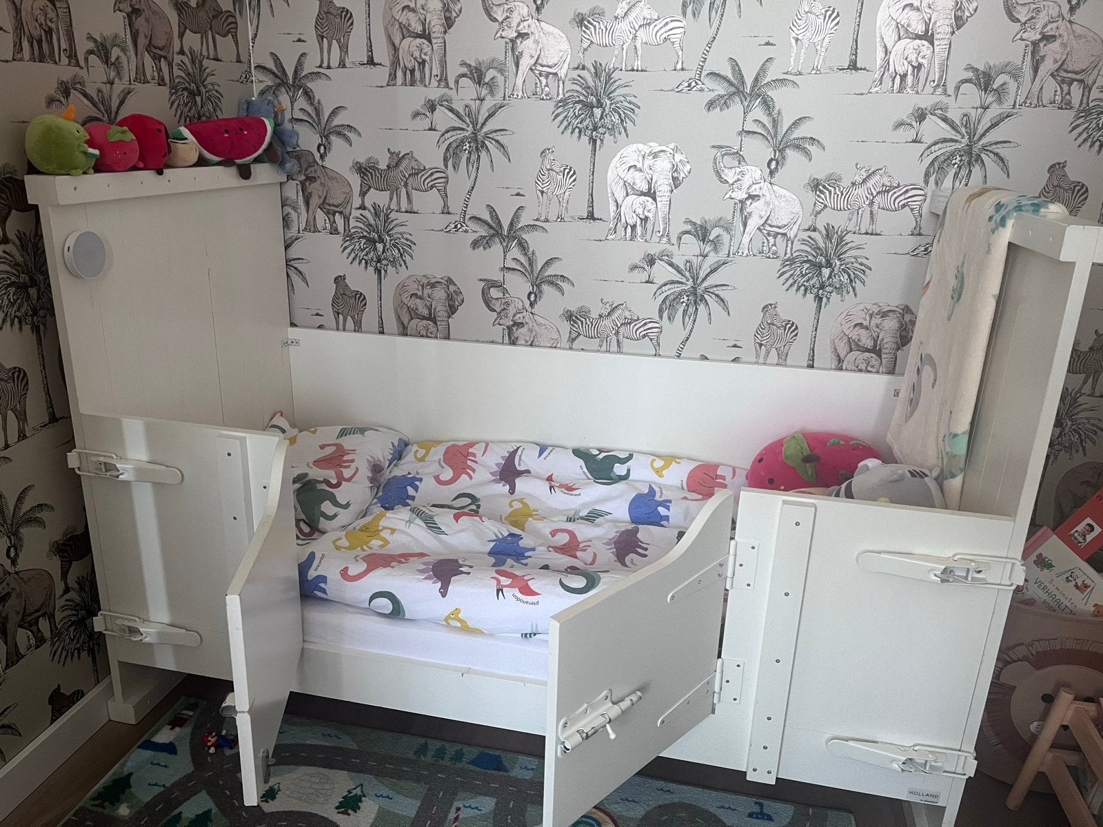 Happybaby "Holland" wit houten peuterbed met deurtjes, Ophalen, Gebruikt, 70 tot 85 cm, Lattenbodem