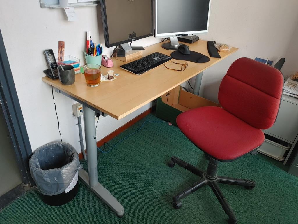 Bureau 160x60x76 verstelbaar in hoogte. Doe een bod!, Ophalen, Gebruikt