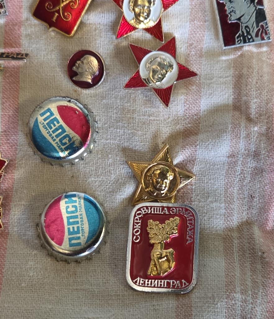 Vintage Pins USSR Lenin Leningrad, Verzamelen, Gebruikt, Ophalen of Verzenden, Speldje of Pin, X