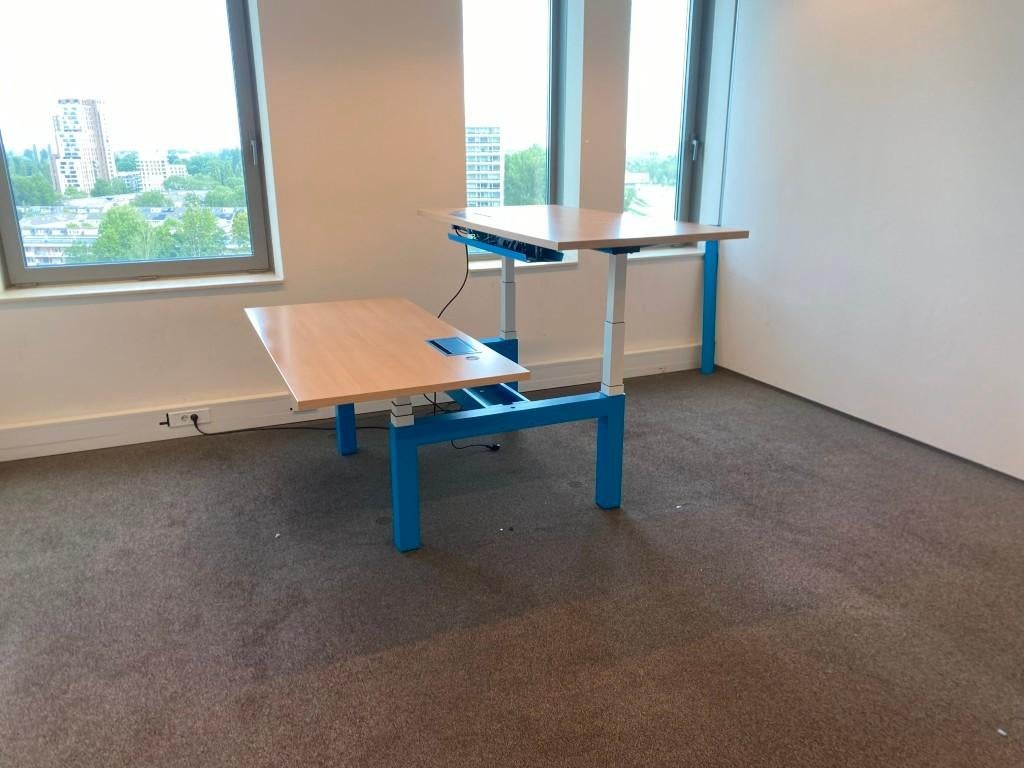 31 x Bench zit/sta bureau Gispen (elektrisch), 160 x 170 cm., Ophalen, In hoogte verstelbaar, Gebruikt