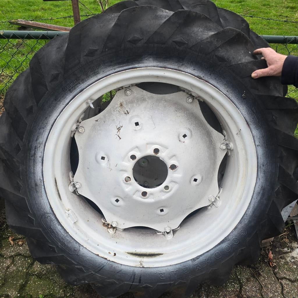 Tractorband 12.4-32 met velg, Zakelijke goederen, Agrarisch | Onderdelen | Banden, Velgen en Assen, Ophalen