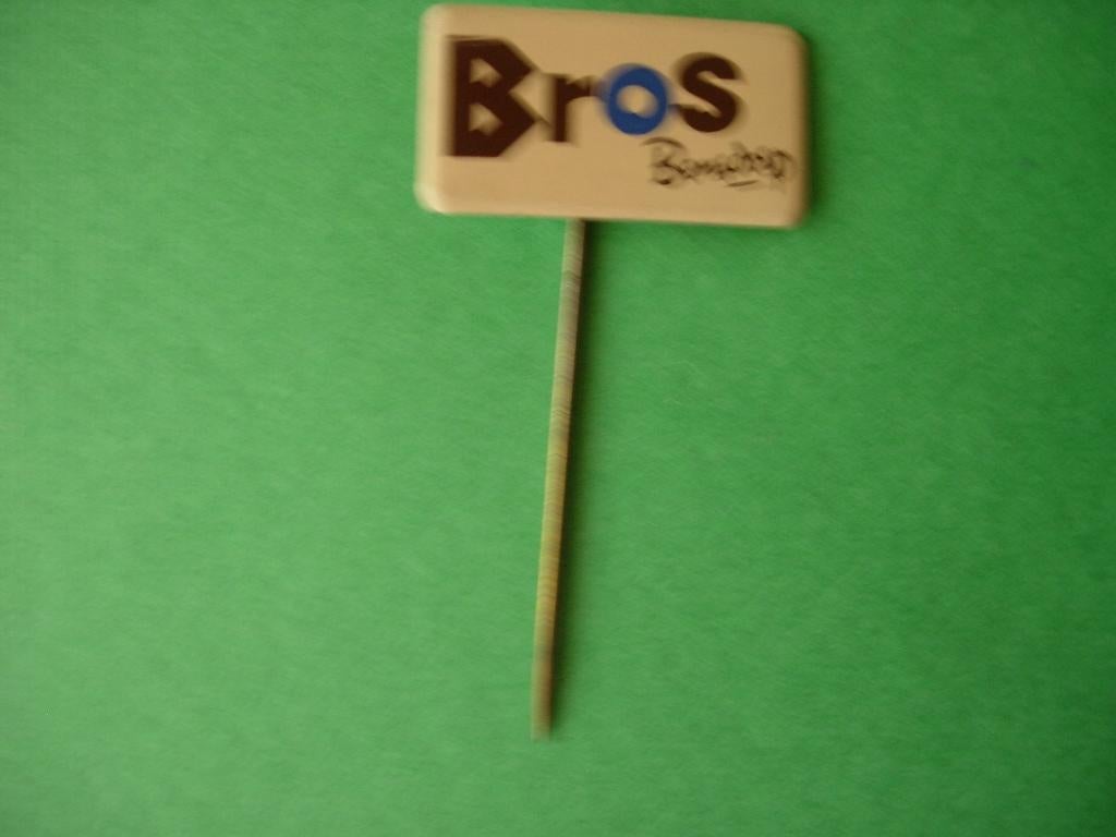 Speldje van BROS (blauwe O) Bensdorp, Verzamelen, Speldjes, Pins en Buttons, Verzenden, Zo goed als nieuw, Merk, Speldje of Pin
