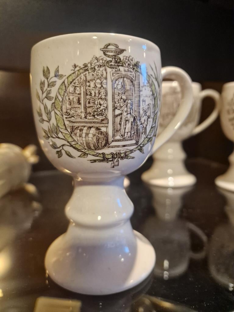4 Porseleinen Apotheek Bekers - Vintage Decoratie, Antiek en Kunst, Antiek | Keramiek en Aardewerk, Ophalen