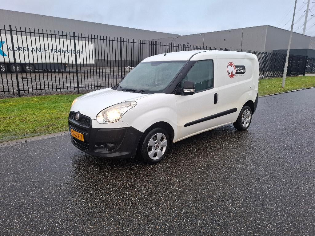 Fiat doblo  1.3 ( achterschade!!), Auto diversen, Schadeauto's, Overige carrosserieën, Wit, Ophalen of Verzenden, Fiat