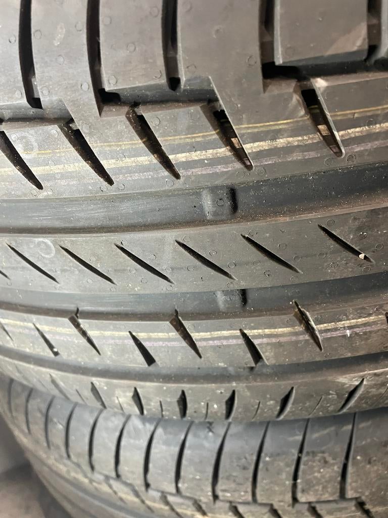 “235 45 18 continental. Demo. puntjes zitten er nog op”, Auto-onderdelen, Banden en Velgen, Ophalen, 18 inch, Gebruikt, 235 mm