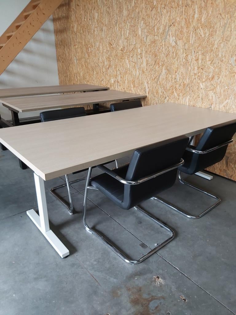 Nieuwstaat grote tafel, Ophalen, 200 cm of meer, Zo goed als nieuw, Vijf personen of meer