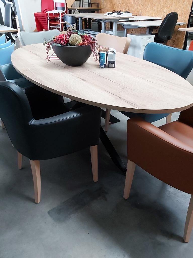 Foto 2 van Nieuwe ovale eettafel