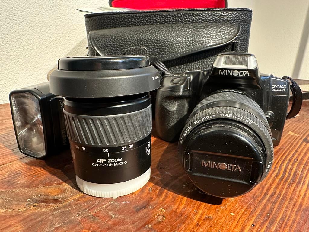Minolta Dynax 300si met extra lens en koffer, Audio, Tv en Foto, Fotocamera's Analoog, Ophalen of Verzenden, Gebruikt, Spiegelreflex