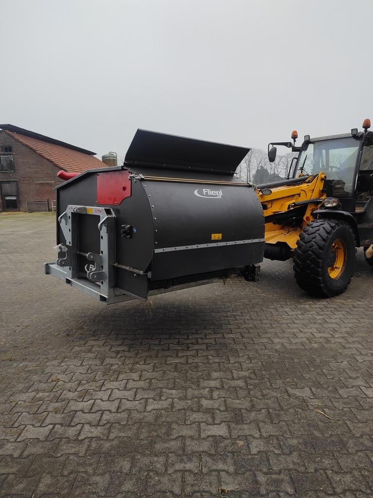 FLIEGL zelfladende balen afroller, Ophalen
