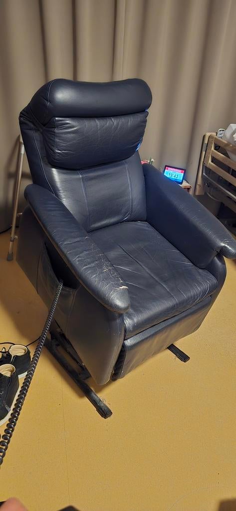 Elektrische Sta-op Stoel - Donkerblauw Leer, Ophalen, Gebruikt, 75 tot 100 cm, Modern