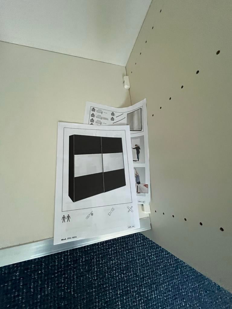 Moderne witte schuifdeurkast - Nieuwstaat!, Huis en Inrichting, Kasten | Kledingkasten, Ophalen, Zo goed als nieuw