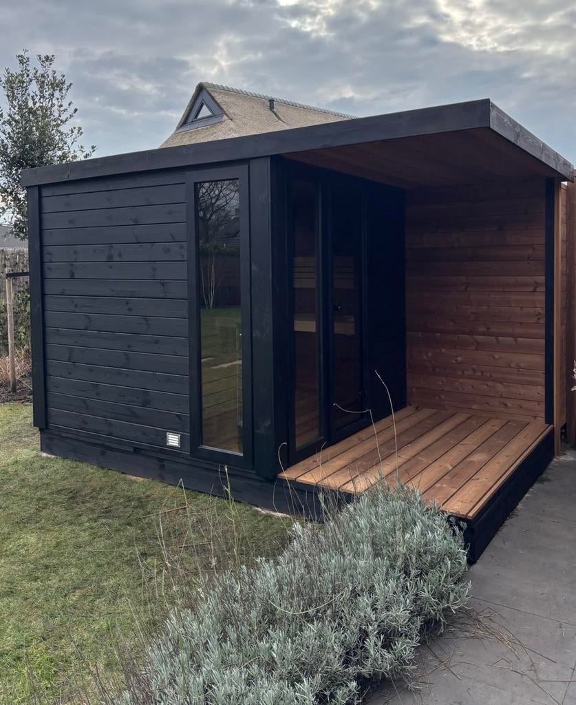 Luxe Thermowood buitensauna met luifel en vlonder. Tuinsauna, Ophalen of Verzenden, Nieuw, Fins of Traditioneel, Complete sauna
