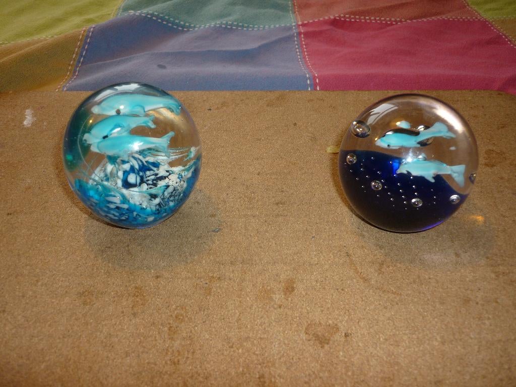 2 glazen bollen met presse - papier vissen erin mooie staat, Antiek en Kunst, Antiek | Glas en Kristal, Ophalen of Verzenden