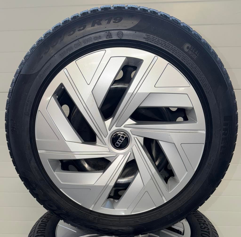 Audi Q4 winter set stalen velgen 235/55 R19 directgemonteerd, Banden en Velgen, Winterbanden, 235 mm, Ophalen